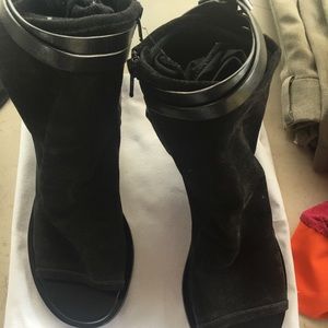 Brand new Vince flats